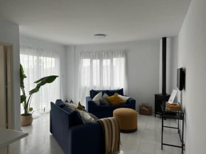2 bedroom flat by the sea